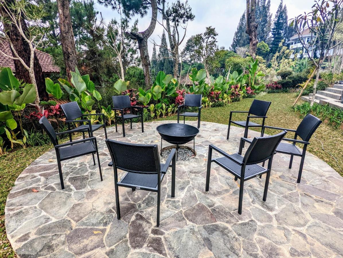 Cottonwood Exclusive Villa @Lembang Asri - Jacuzzi Playground Netflix Billyard المظهر الخارجي الصورة